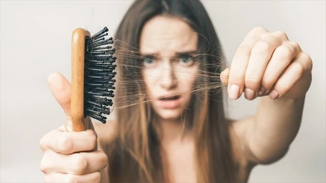 Kadınlarda Saç Dökülmesi İçin 4 Etkili Çözüm