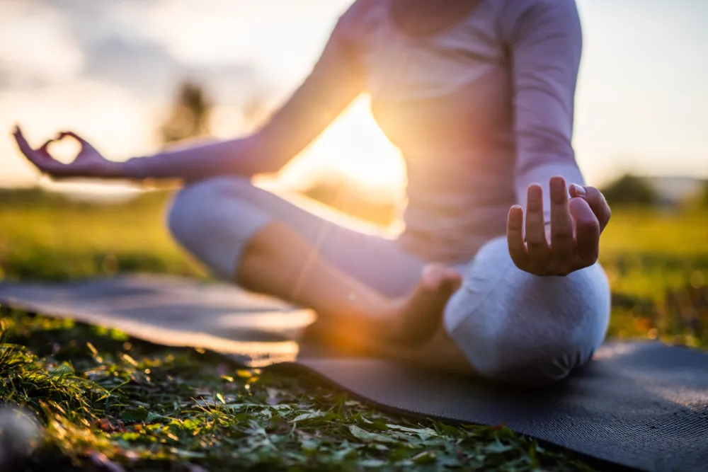 Kendi İçsel Barış ve Huzurun Sağlanması İçin Meditasyon ve Yoga Uygulamaları